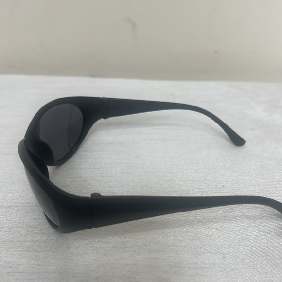 R+S Black Frame Polarized Sunglasses UV400 - Picture 6 of 15